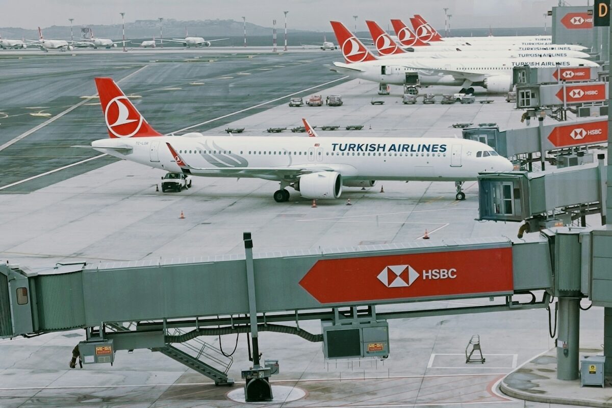 Airport-Abzocke: 14 Euro für Tee & Sandwich – Kassenbon-Foto vom Flughafen Istanbul geht viral und sorgt für kolossale Wut im Netz!