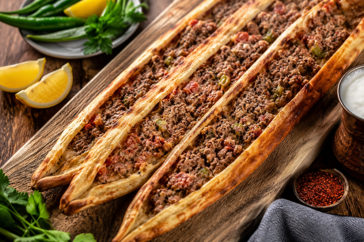 Gericht des Tages: Etli Ekmek (Konya Pidesi)