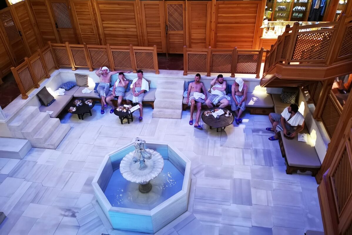 Hamam, Rosenwasser und Kolonya: Wie türkische Pflege- und Wellnessrituale im Alltag funktionieren