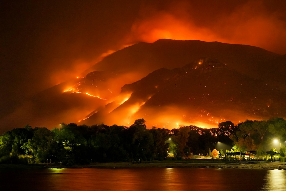 Feuer-Hölle in Muğla und Antalya: Großevakuierung wegen außer Kontrolle geratener Waldbrände