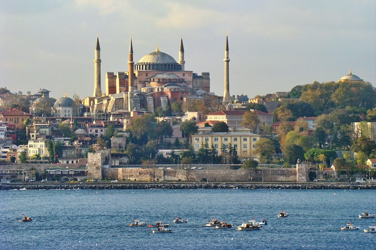 Verborgene Welt im Untergrund freigelegt: Minister bestätigt Tunnel-Labyrinth unter der Hagia Sophia